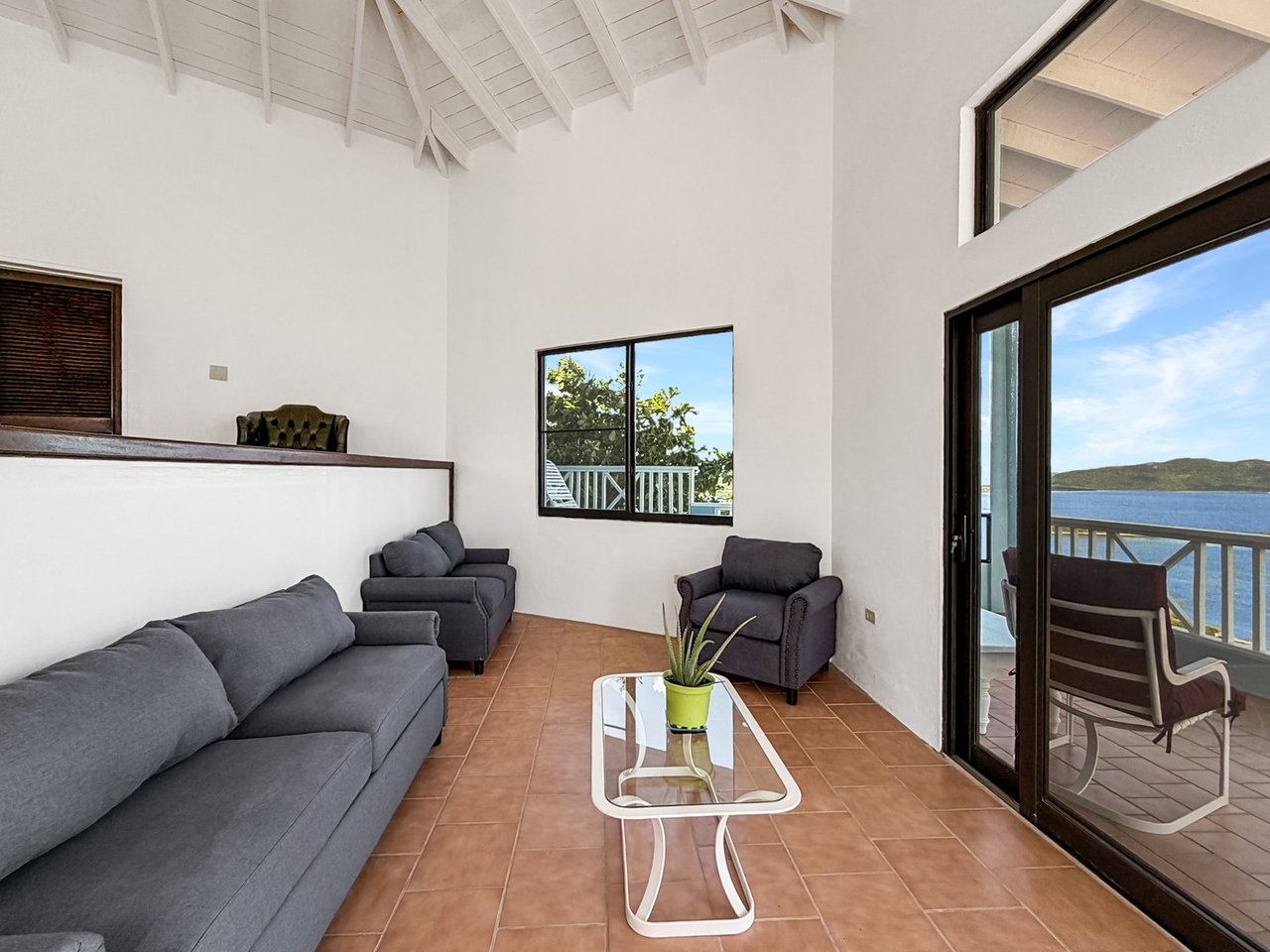 1110 Large Studio-Hodges Creek