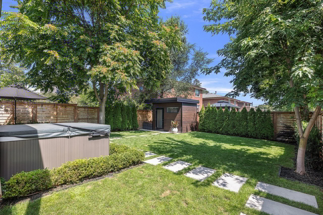 83 Guthrie Avenue