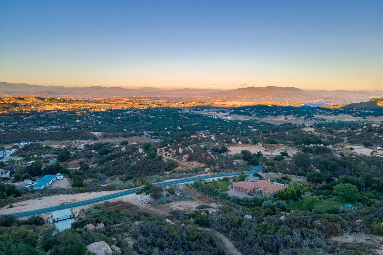 41612 Avenida de Encanto