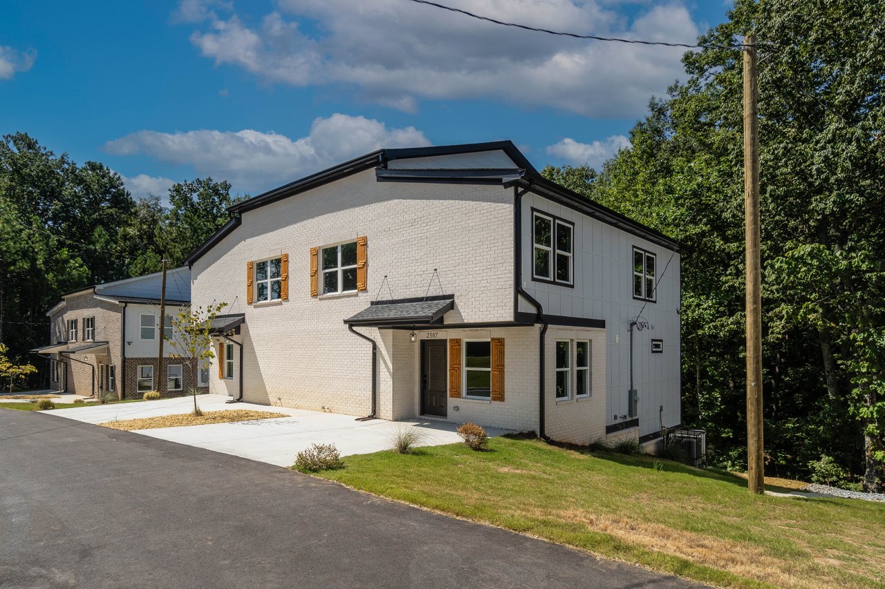 2381 – 2397 Highpoint Rd