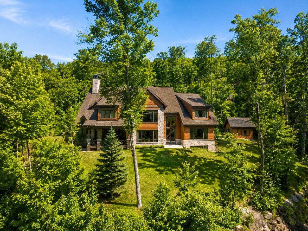 Mont-Saint-Sauveur | Panoramic ski-in/ski-out residence