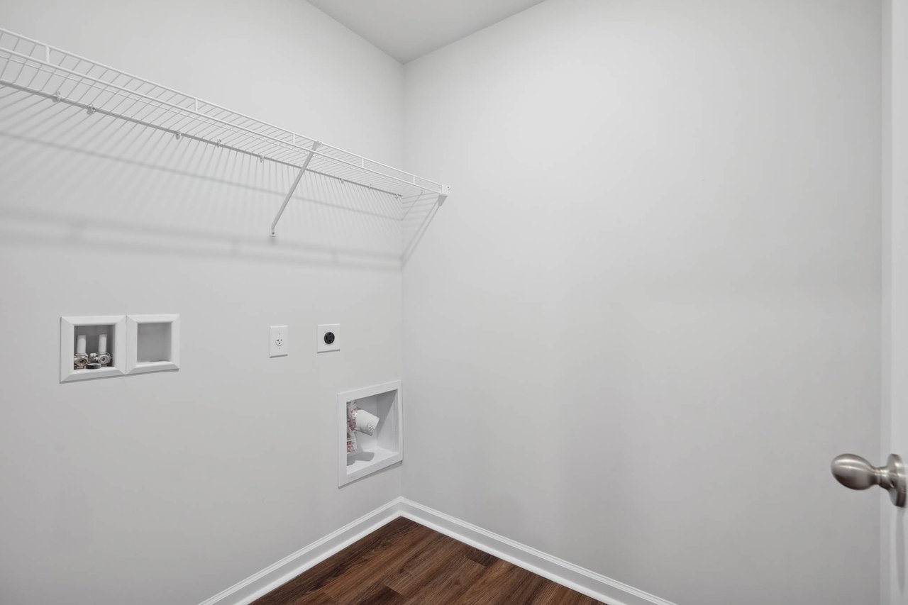 Adorable 4 Bedroom Bungalow in Owens Crossroads!!