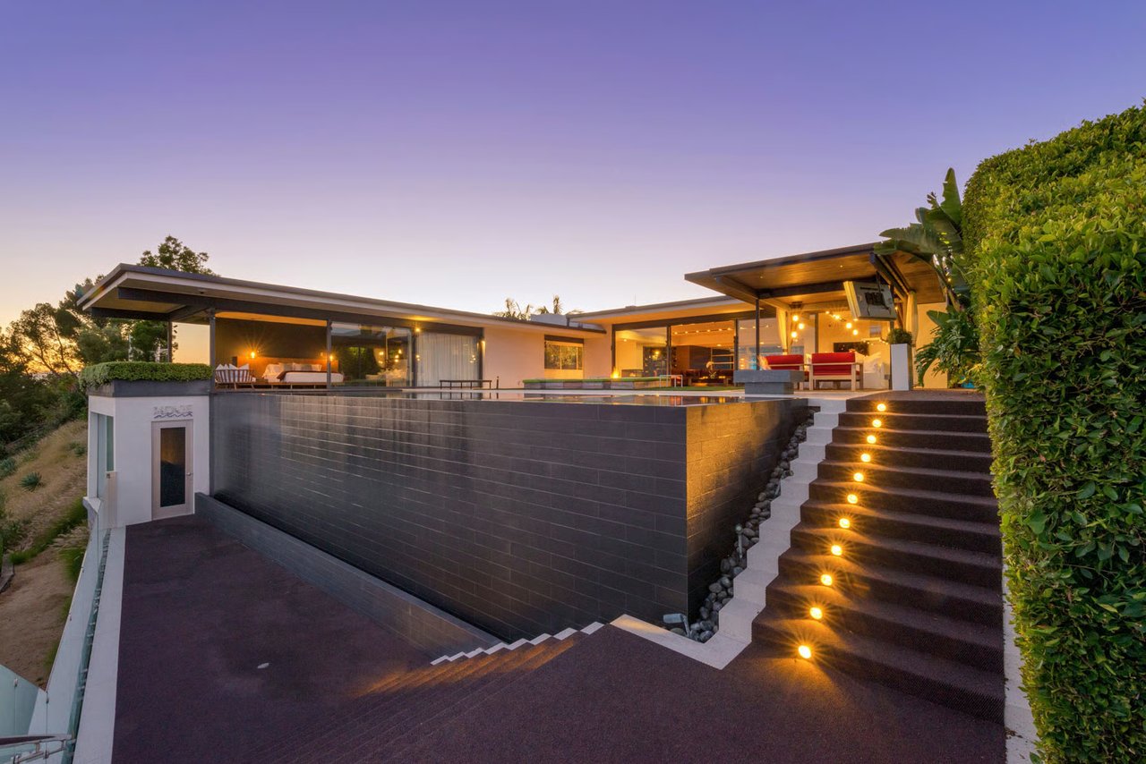 Hot Property: Matthew Perry lists ‘Pier House’ for sale in Malibu