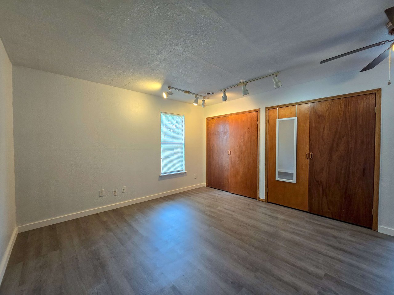 209 E Main St