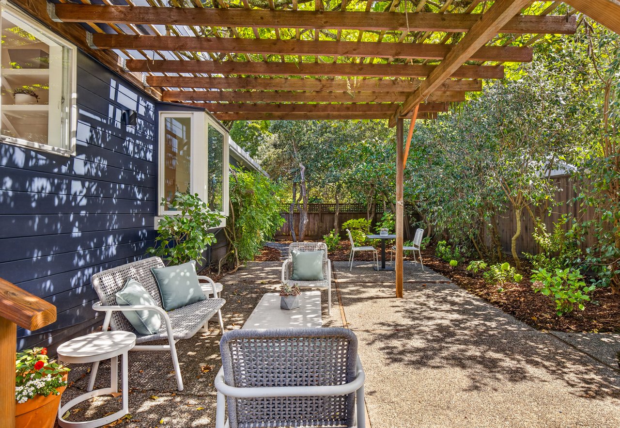 82 Shady Lane, Ross