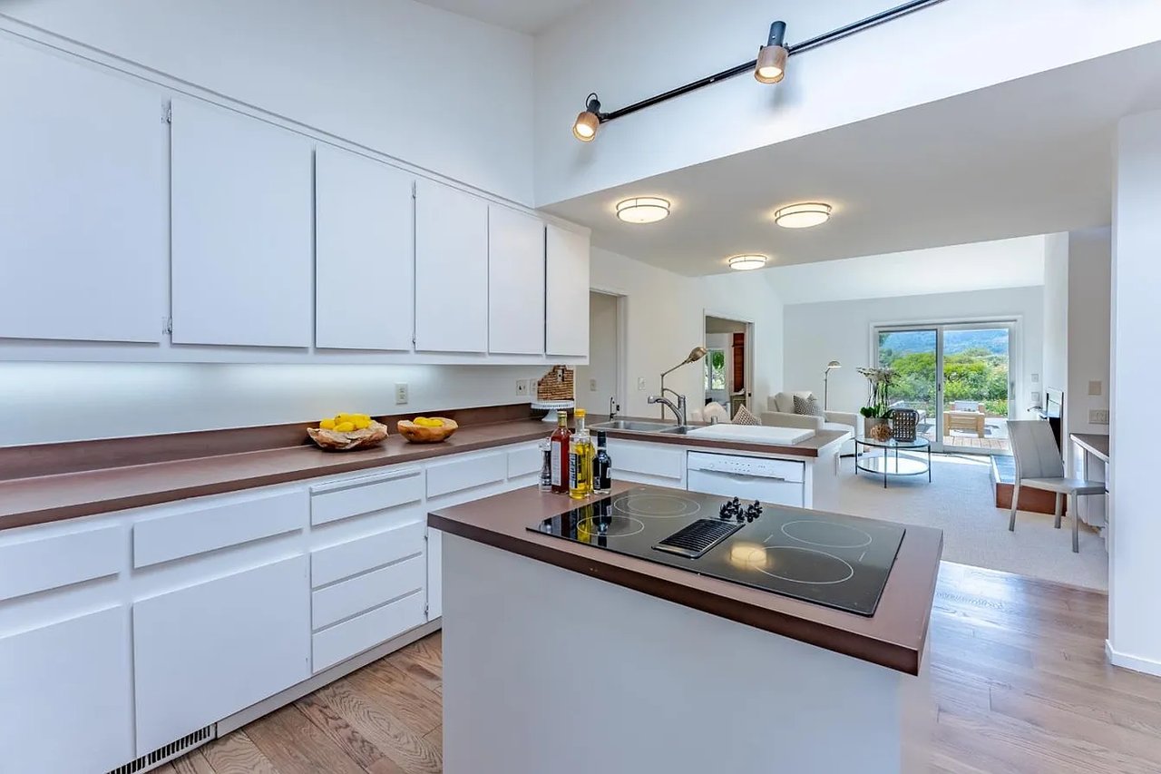 6 Arastradero Rd