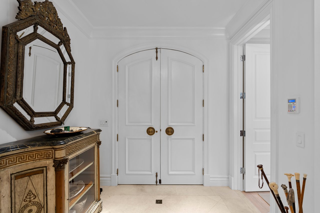 Entertainer’s Paradise in Prestigious Estate Section Enclave