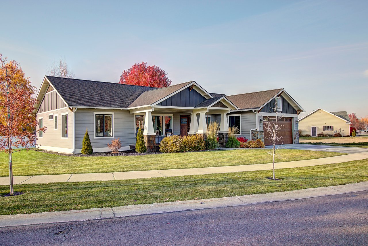 12 Windward Loop