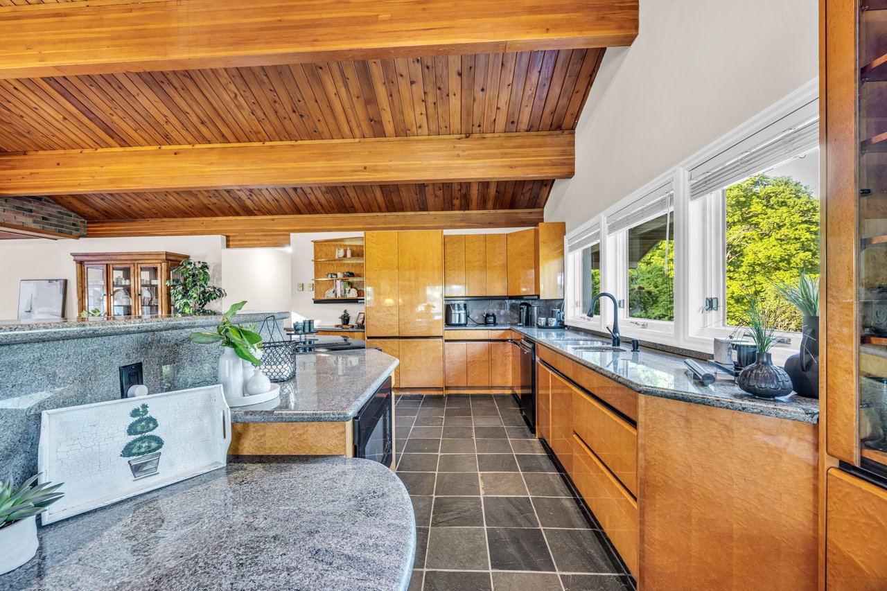 2360 8 Side Road, Burlington