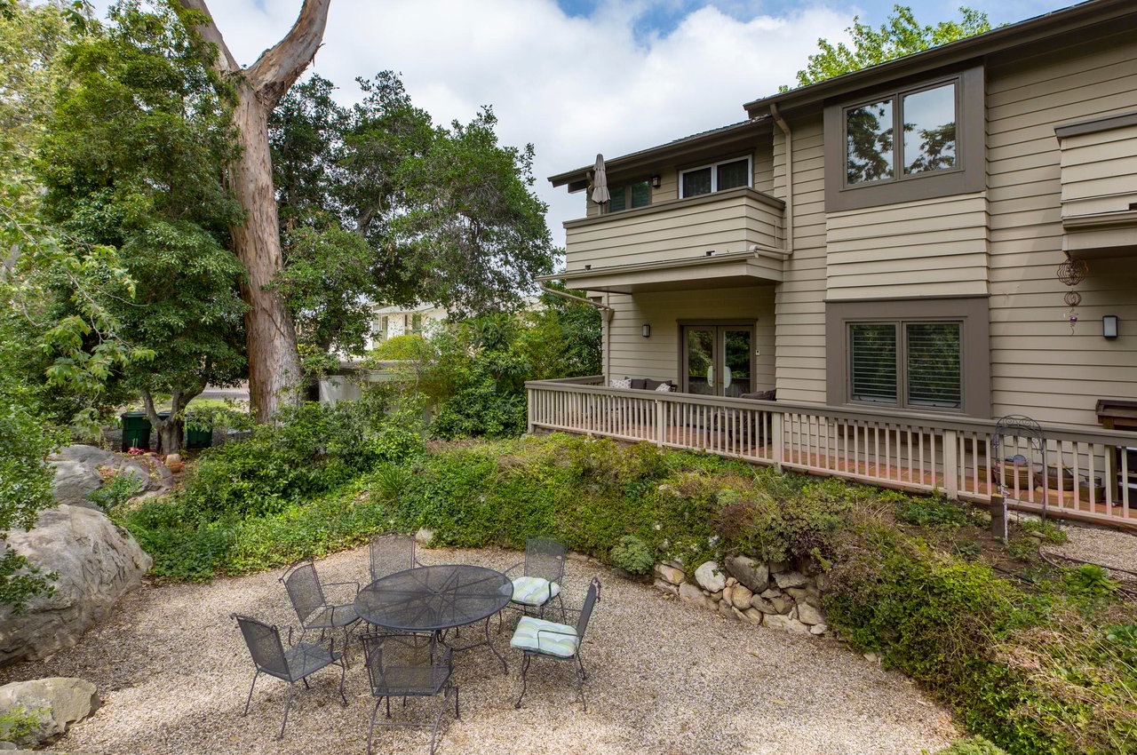 2745 Miradero Dr