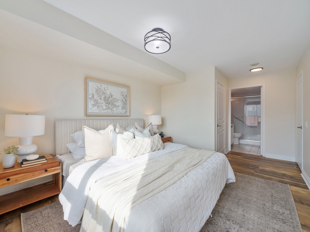 317 - 1863 QUEEN STREET E