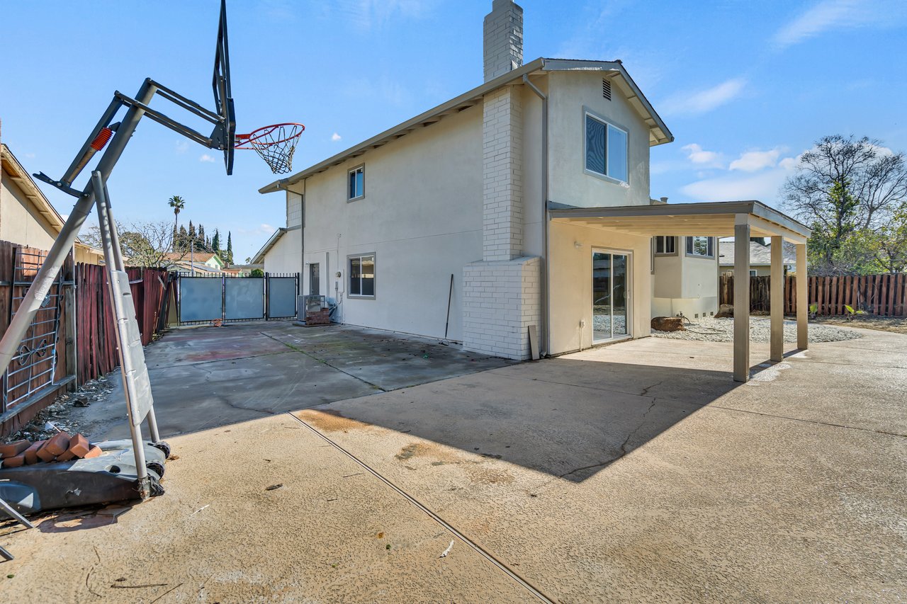 7422 PALMER HOUSE DR