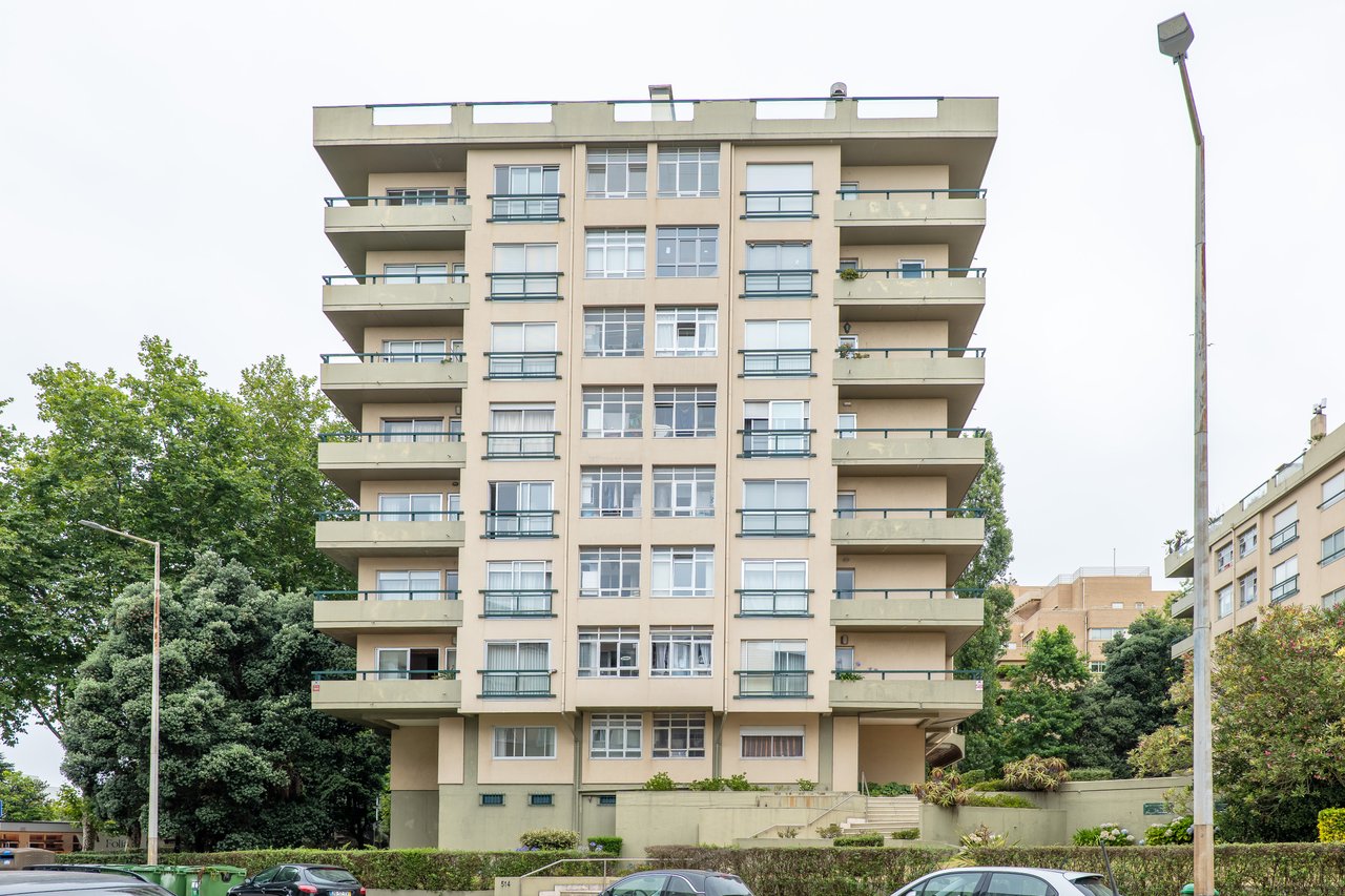 Sea View 2-Bedroom Apartment for Rent in Tranquil Foz Location
