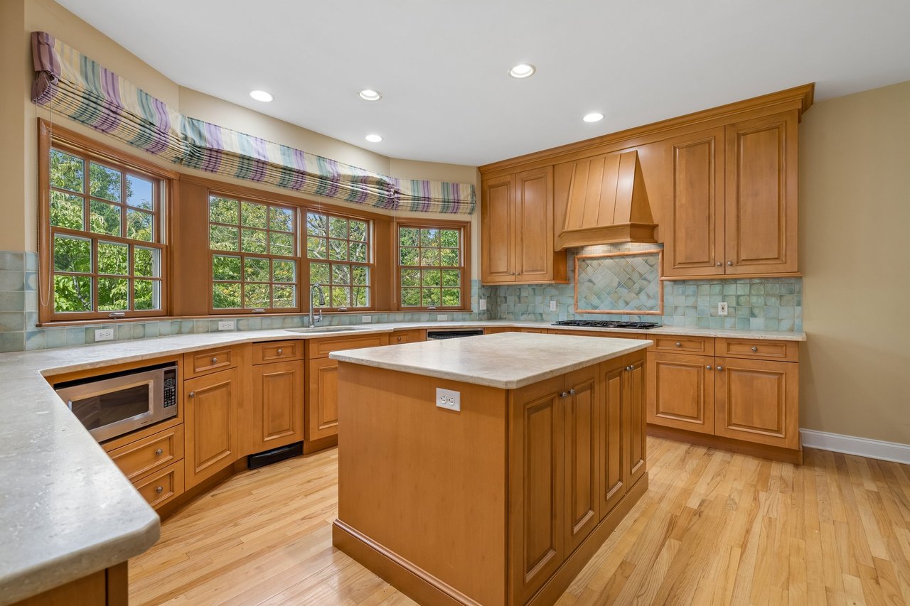 6 Melrose Ln