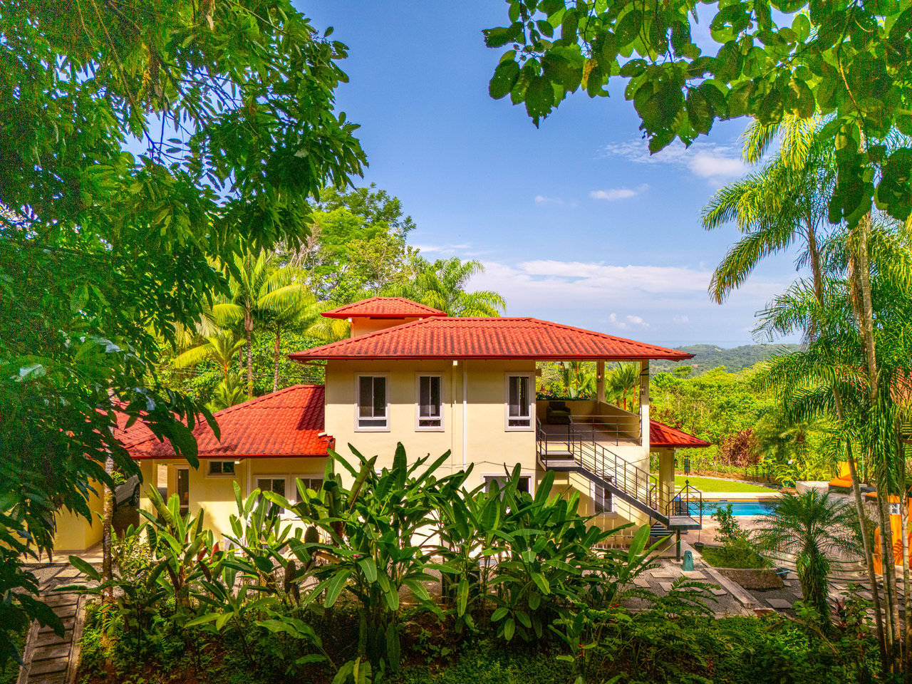 Casa de Orquideas - Mountains, Ocean and Jungle with Privacy In Gated Community, Ojochal