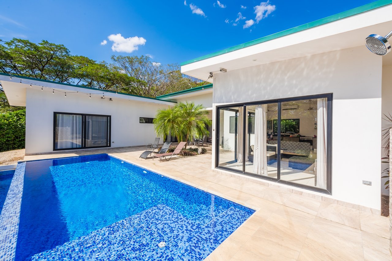 V-Stella Ju | House with Pool and Mixed-Use Land for Sale Near Finca Panamá, Costa Rica