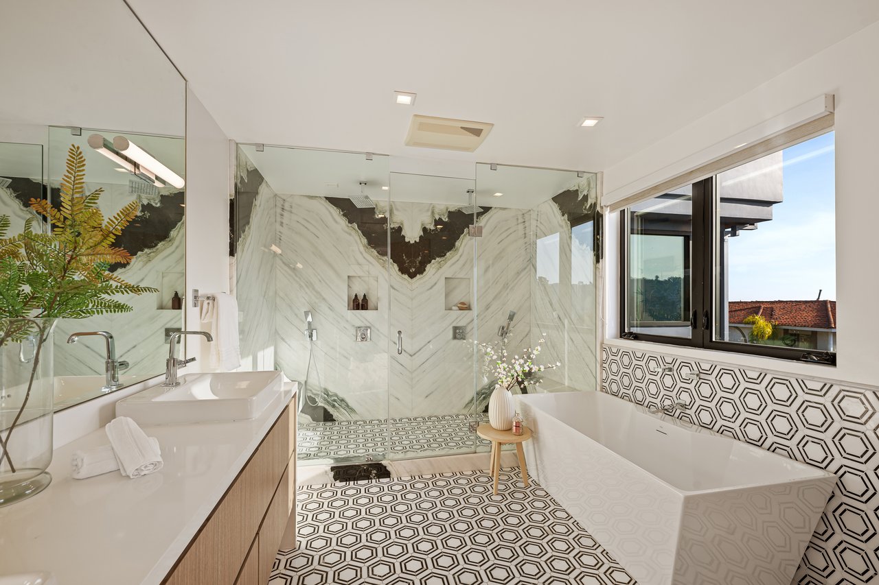 7911 Oceanus Dr, Hollywood HIlls
