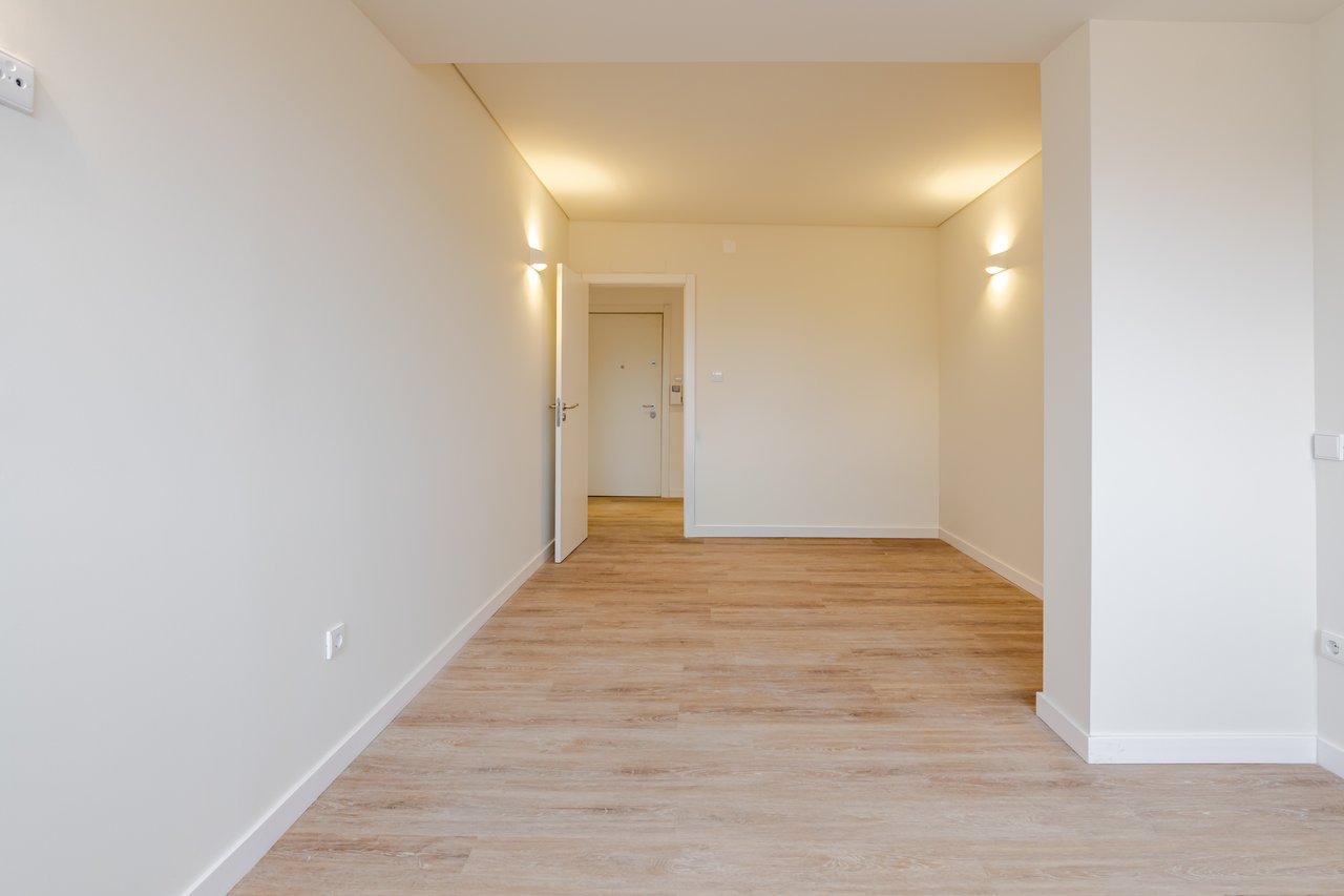 Renovated 3-Bedroom Apartment with 2 Bathrooms and Lift in Bonfim, Porto