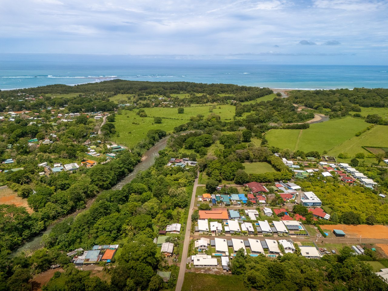 Uvita Tropical Urban Home, New Quality Build!