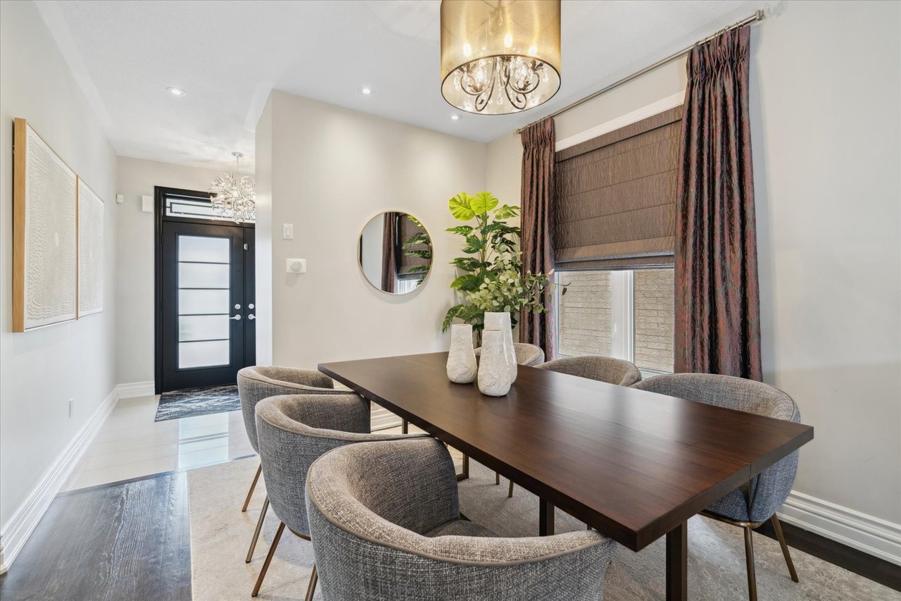 32 Maplebank Cres