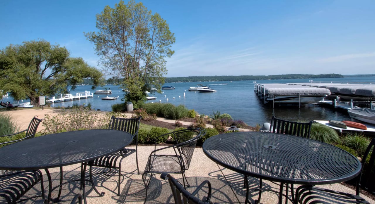 158 Abbey Springs Dr