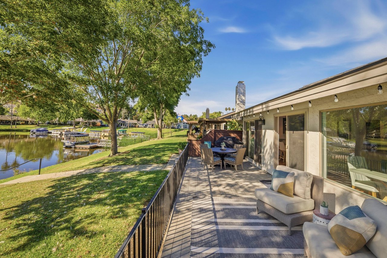 1541 Via Entrada Del Lago