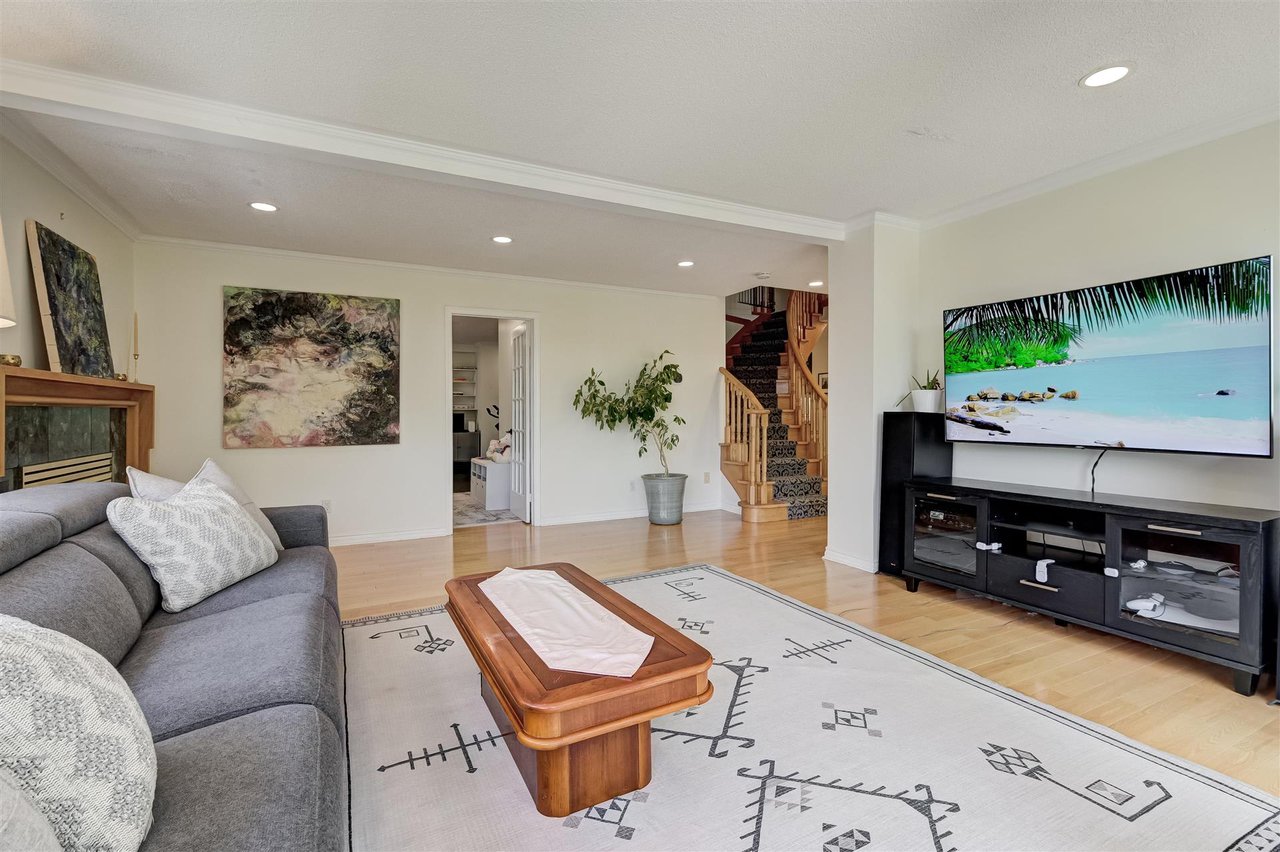 26 Bethune Blvd