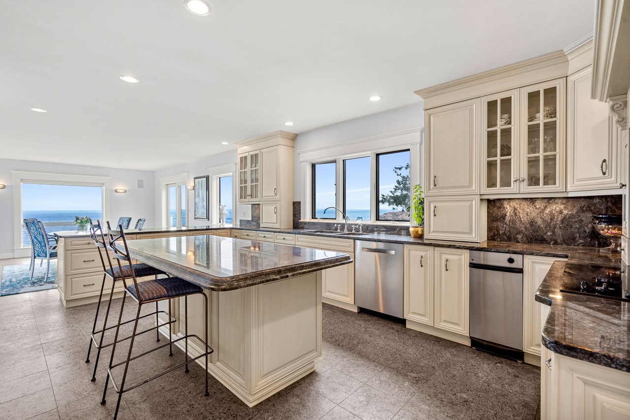 6 Naomi | Gloucester