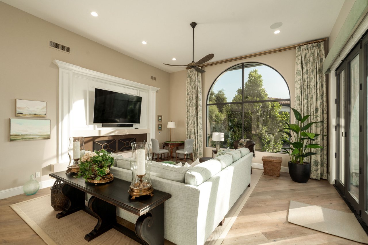 7115 E FOOTHILL Drive