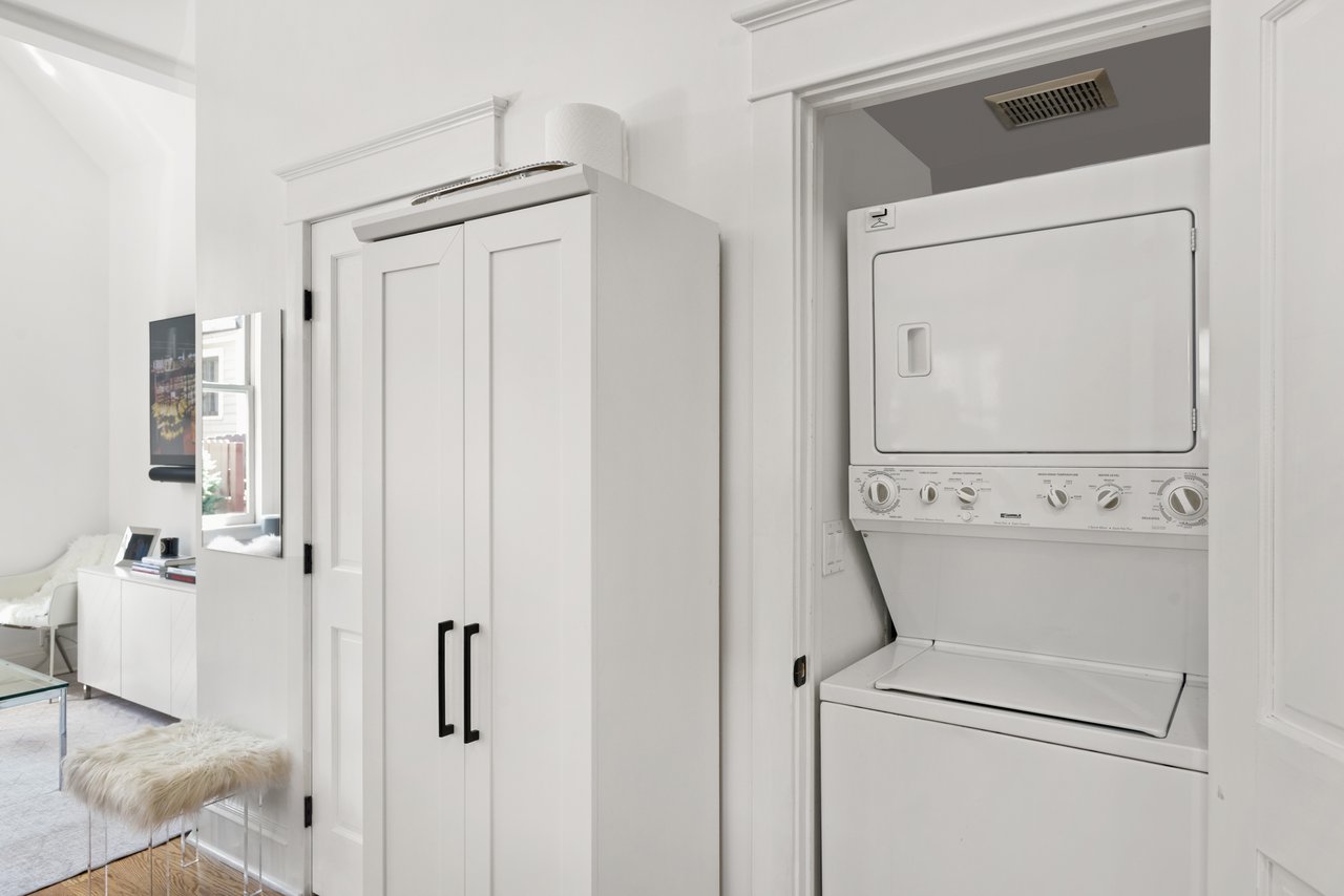 Charming Victorian Carriage House