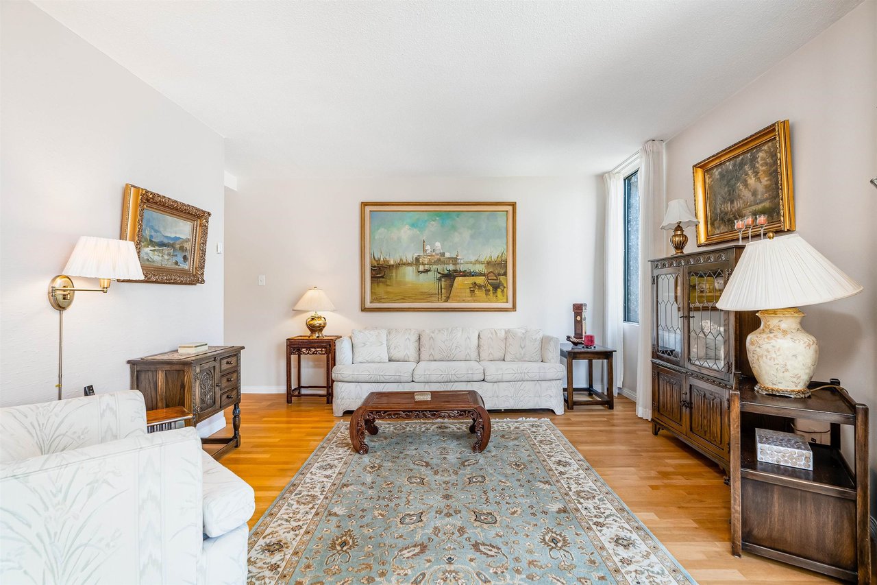 1575 Beach Ave, #303
