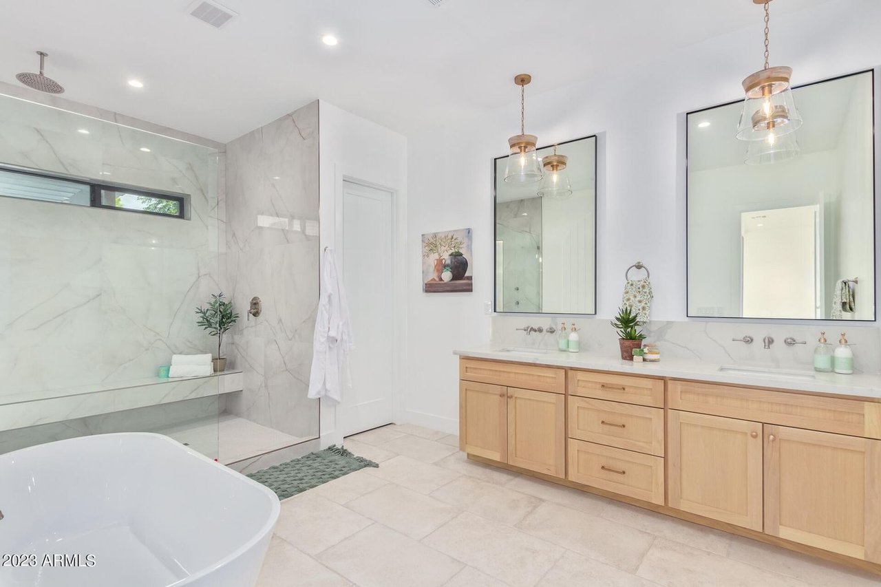 4847 E Clarendon Avenue