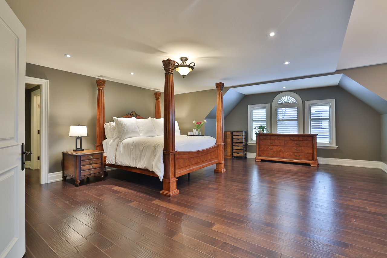 390 Seaton Drive, Oakville