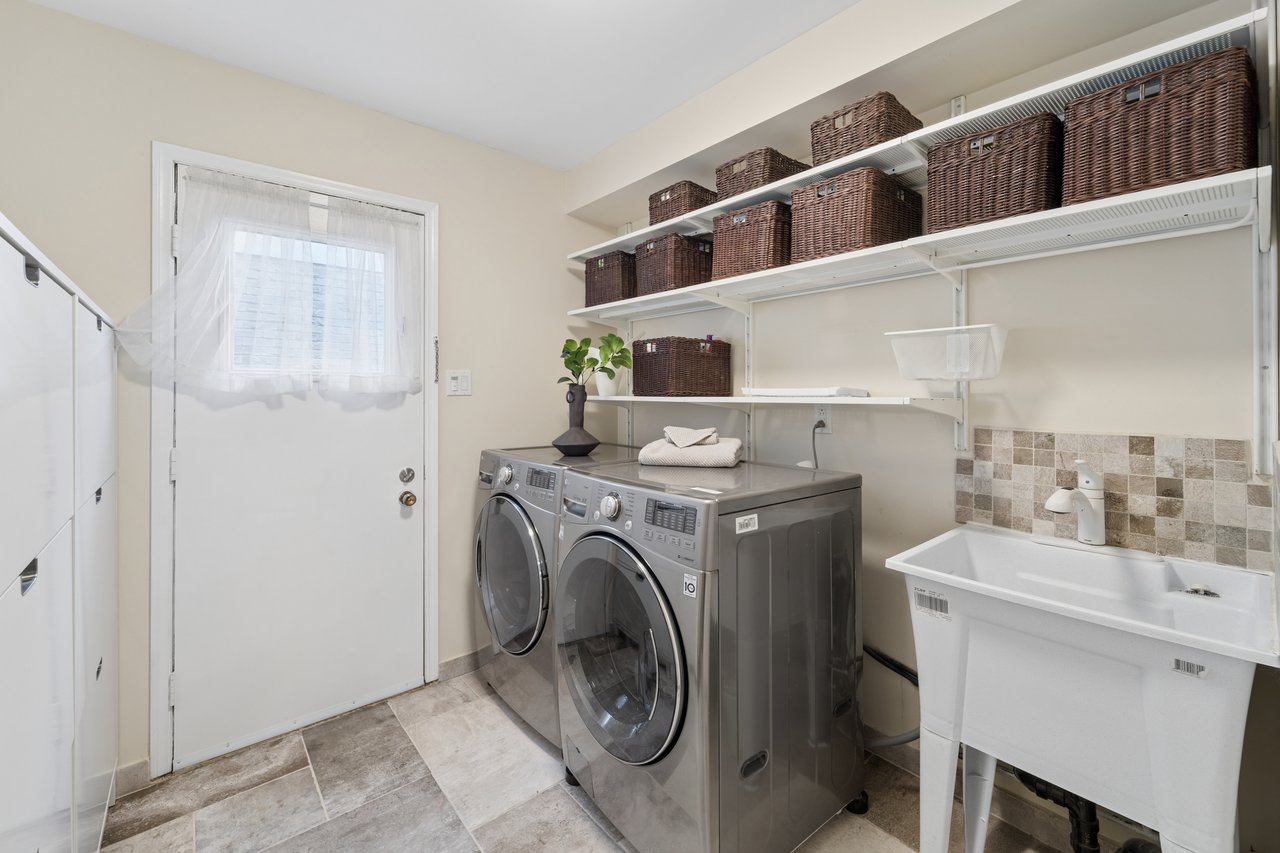 1156 Gloucester Square