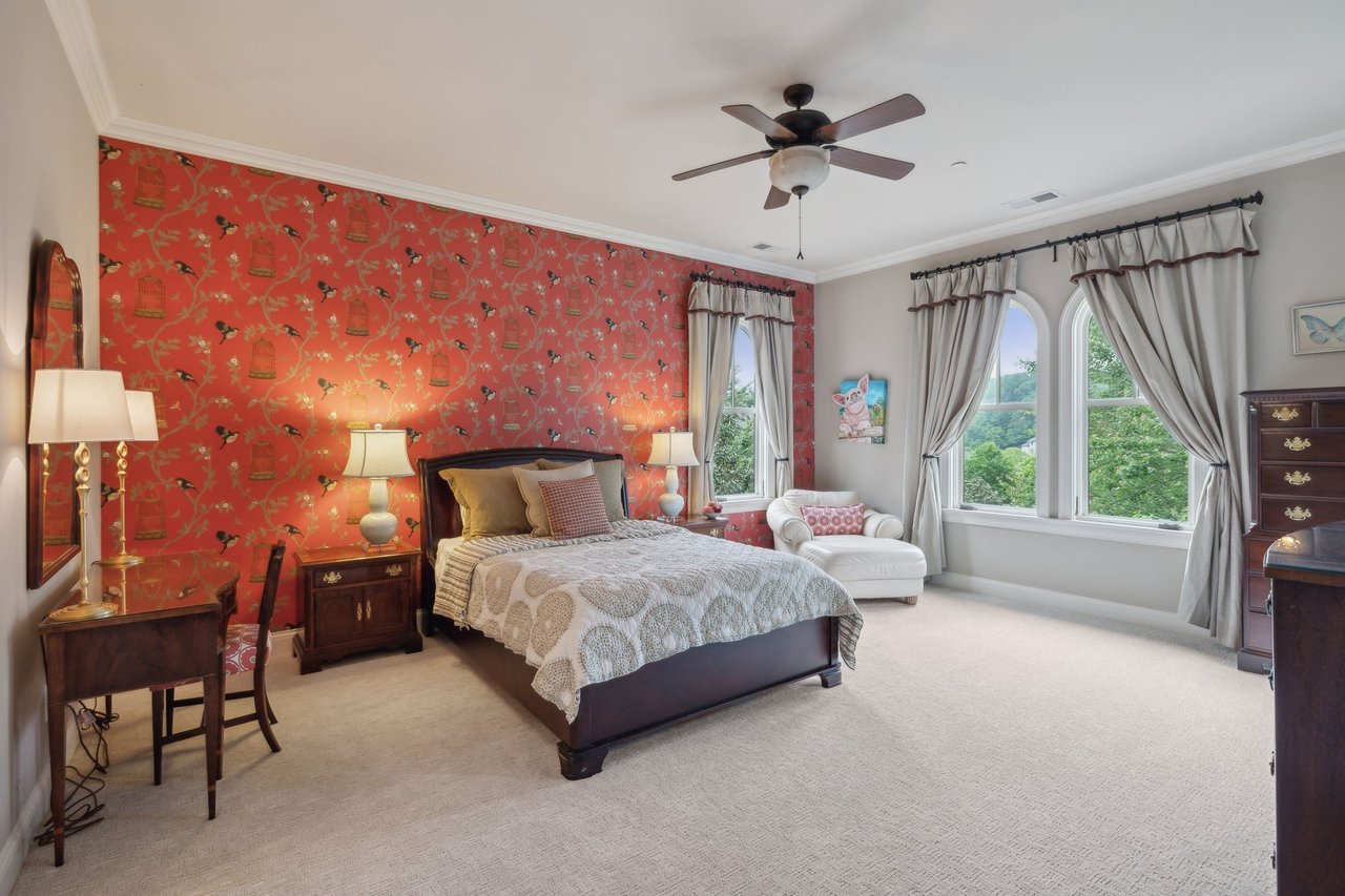 1025 Falling Leaf Cir