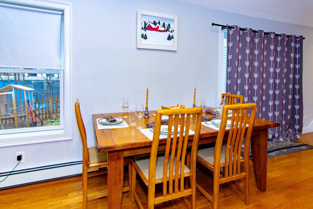 Pet Friendly, updated single family home for Ski Season