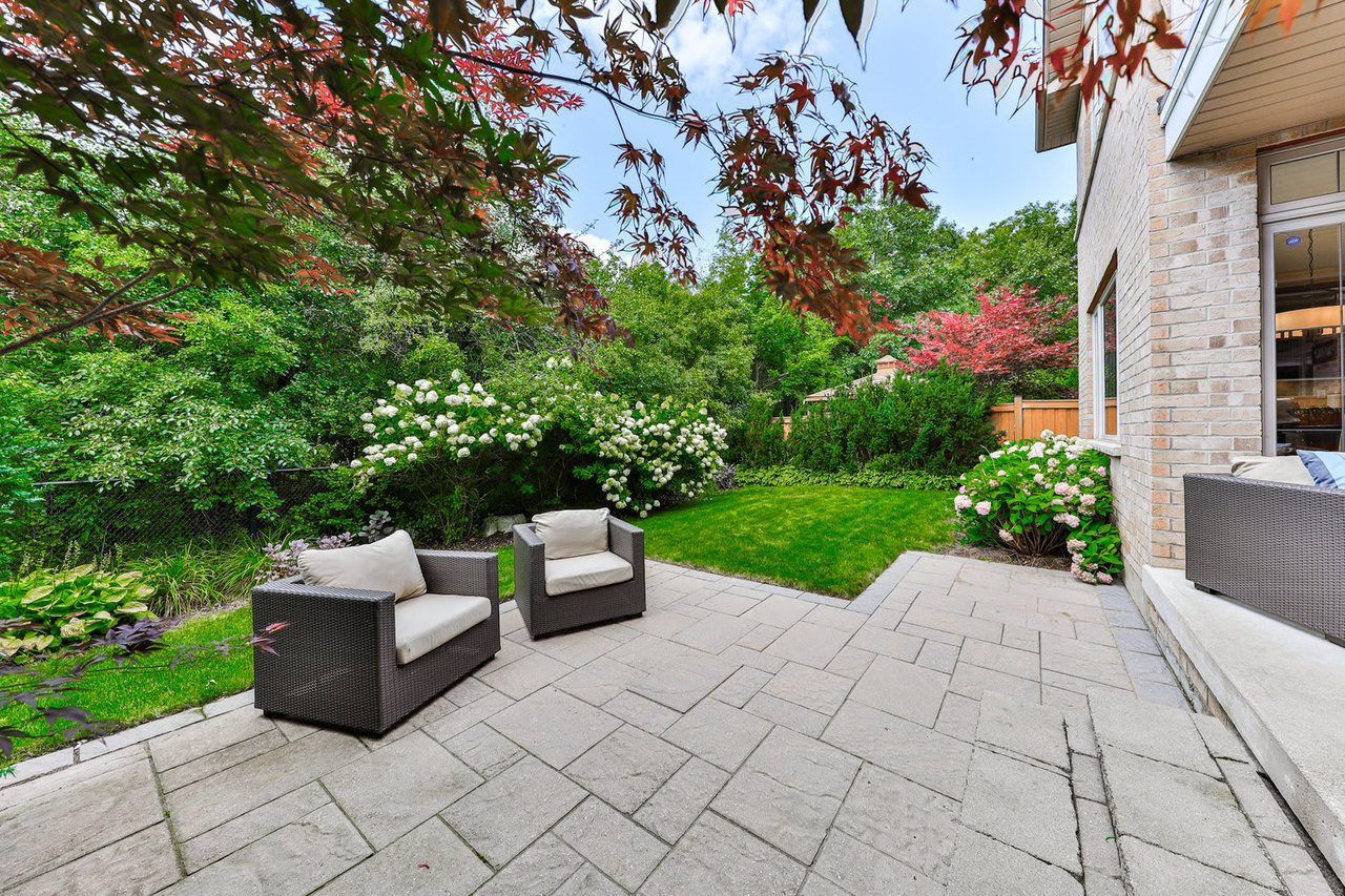 526 Hidden Trail, Oakville