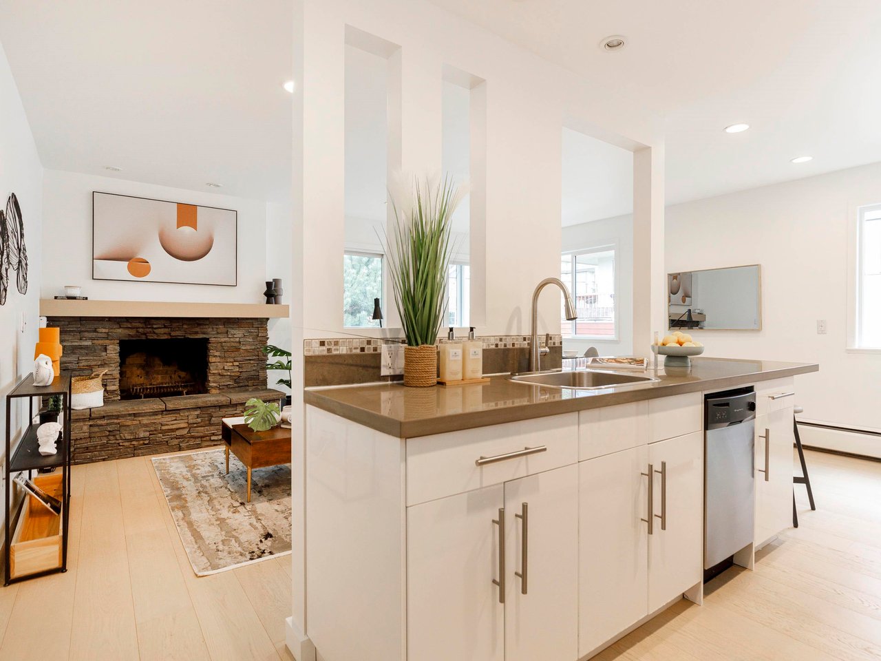 204-2770 Burrard St