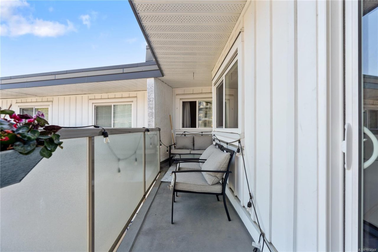 303-848 Esquimalt Rd, Esquimalt