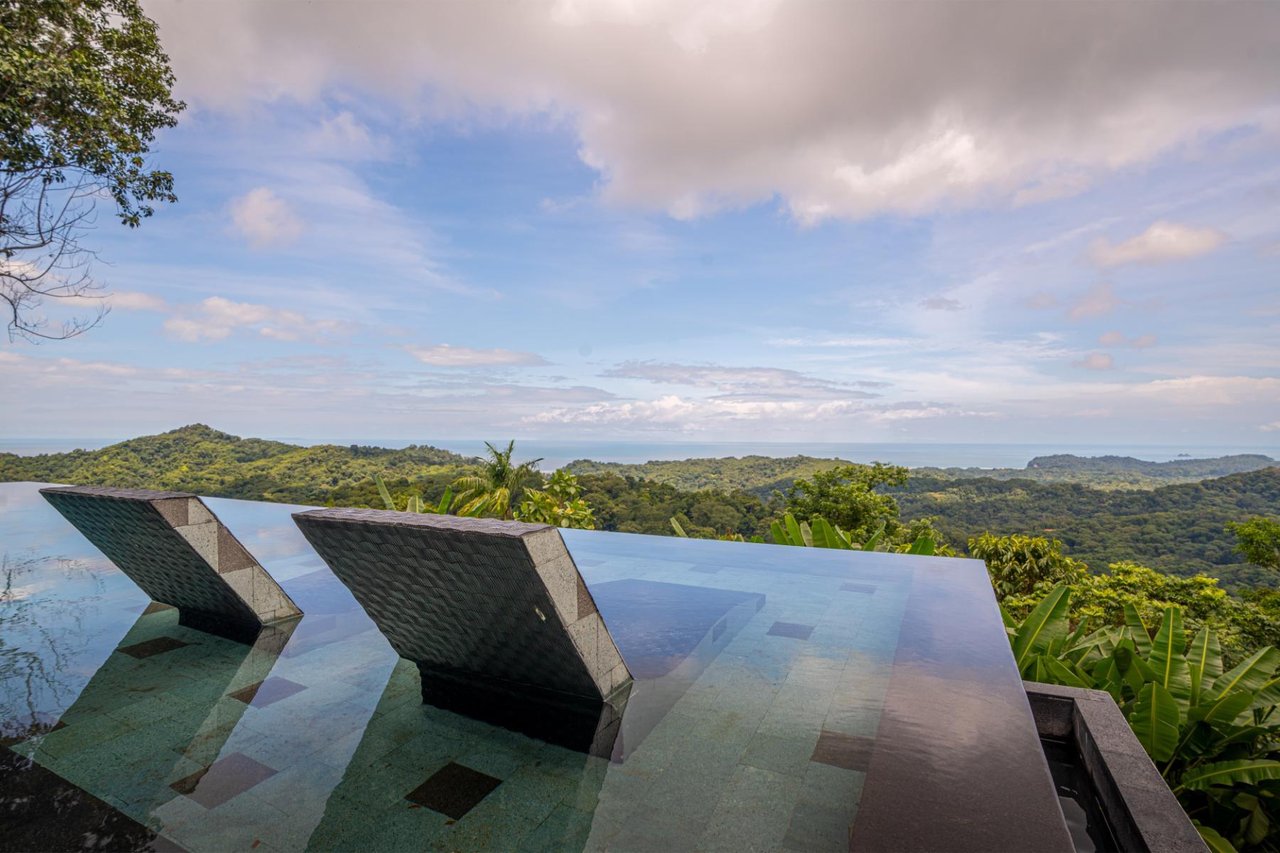 Private Solar Powered Ocean View Villa, Ojochal, Puntarenas