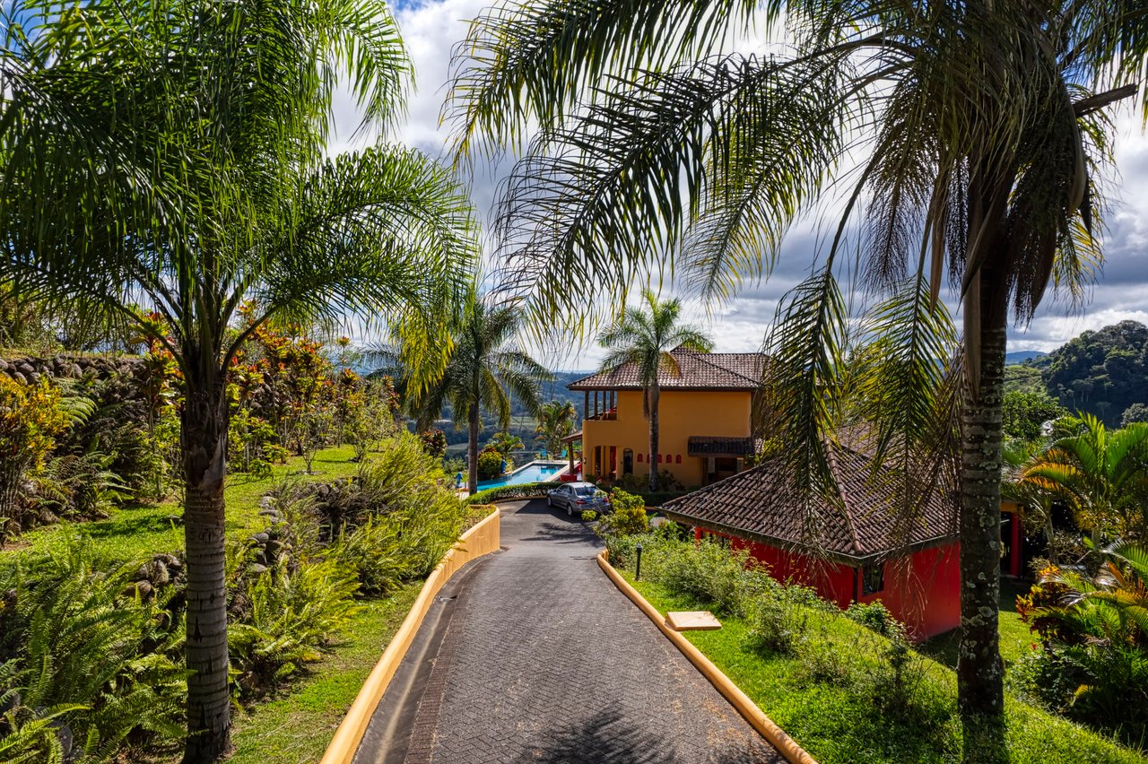 Luxury with Altitude 5 Bedroom Ocean & Mountain View Home 