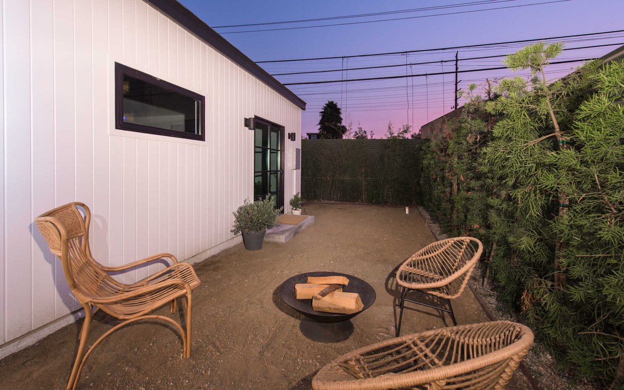 4405 Campbell DR