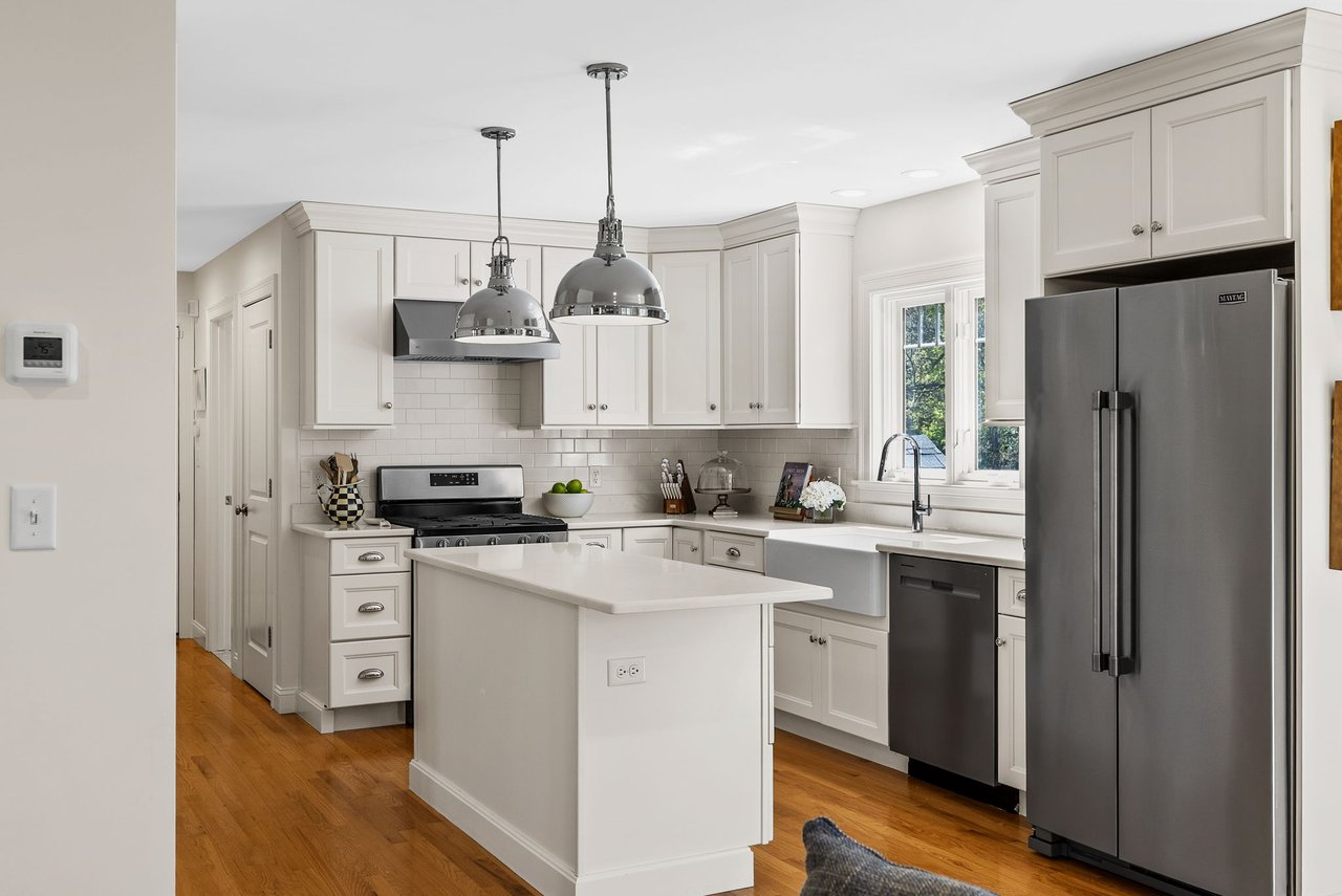 11 Lisa Ln Pembroke, MA 02359