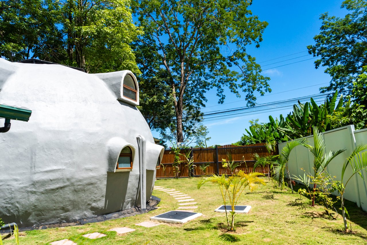 0.07 Acres – Unique 2 Bedroom Dome With Pool Walking Distance To The Beach!!!