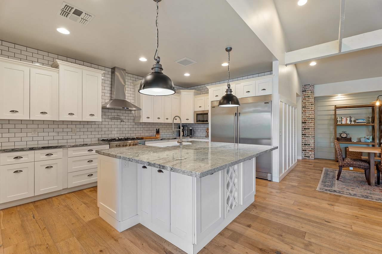 3838 E DEVONSHIRE Avenue