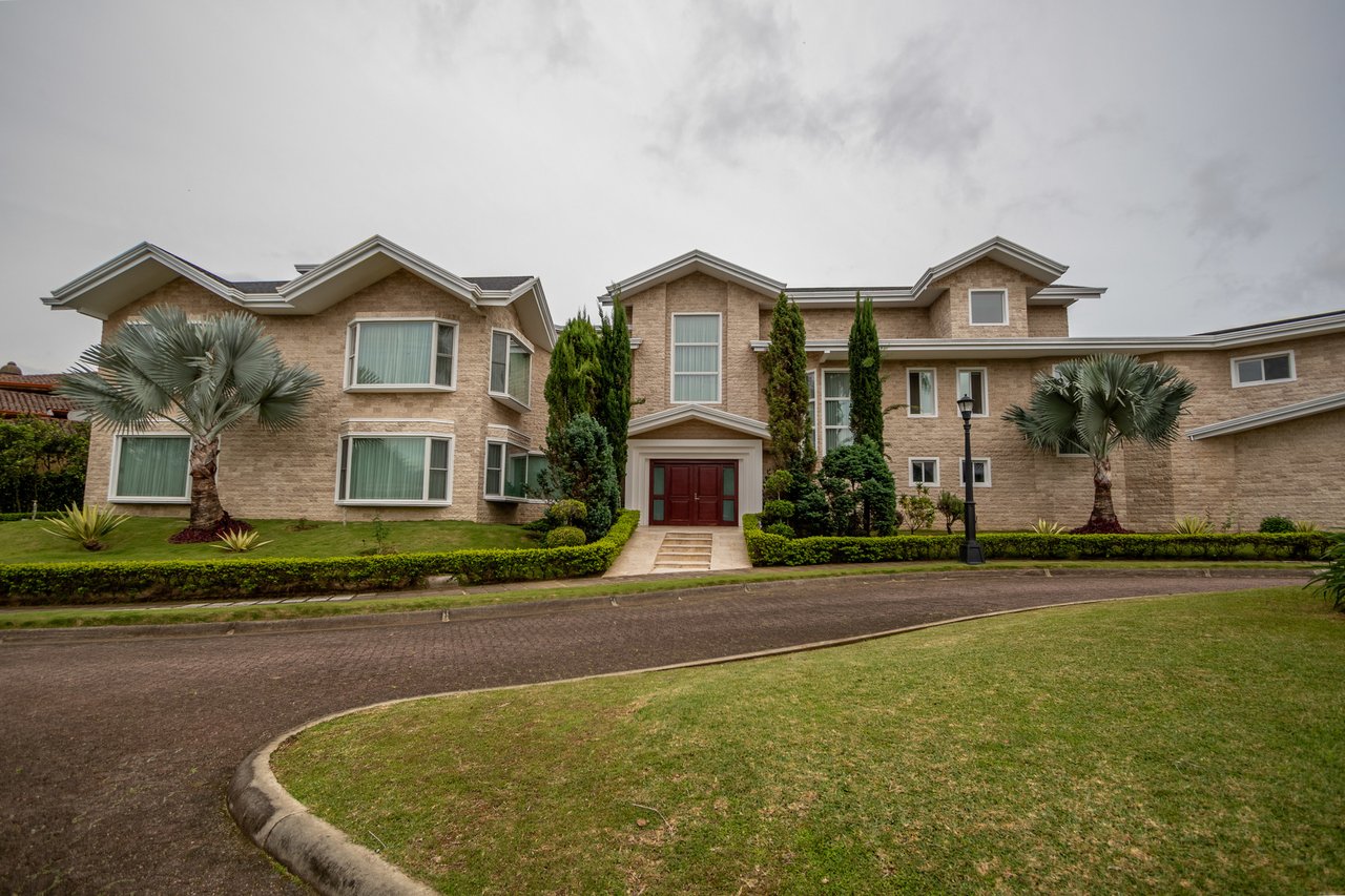 Classic Luxury Pool Estate, Curridabat, San Jose