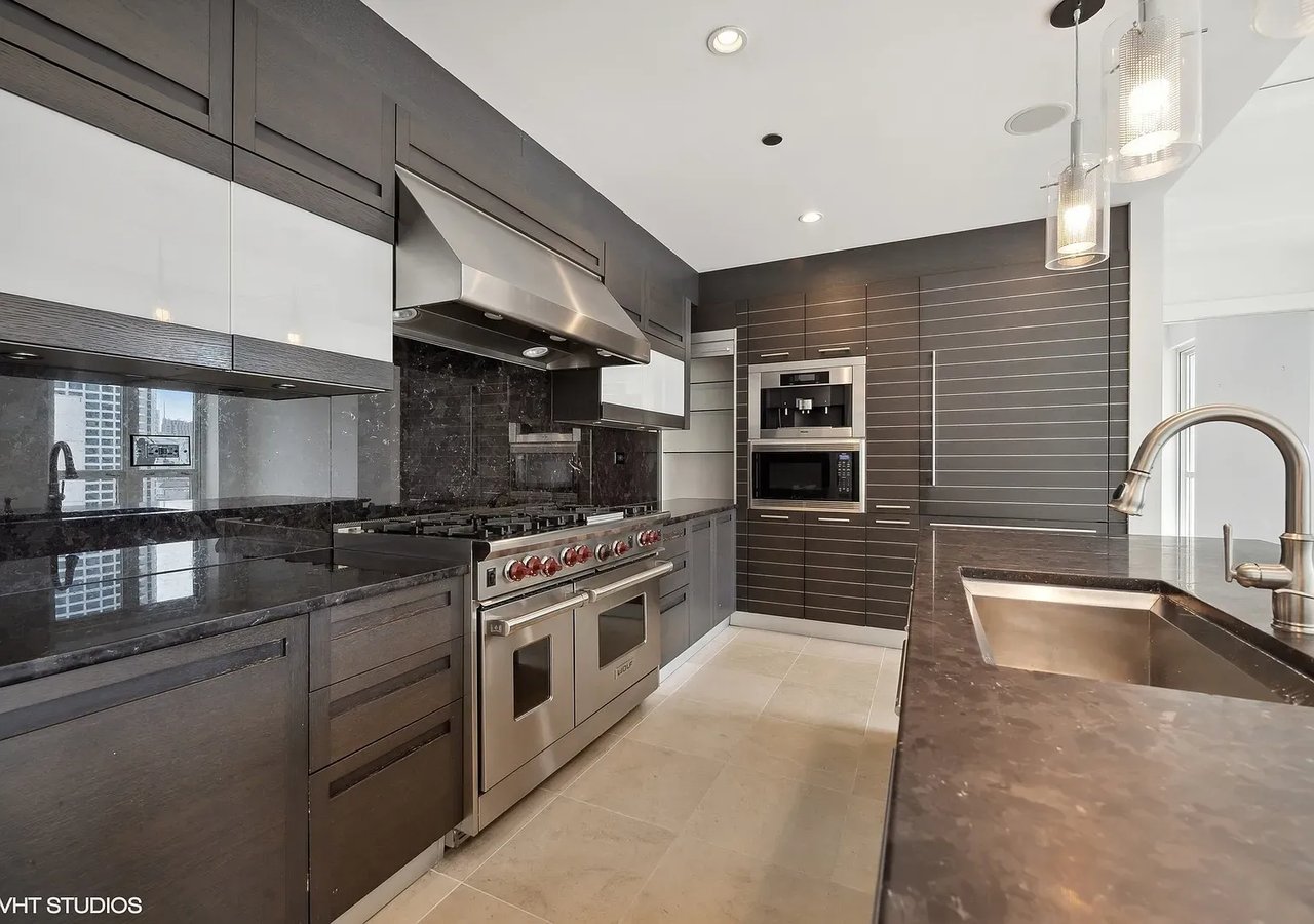 11 E Walton St APT 3101
