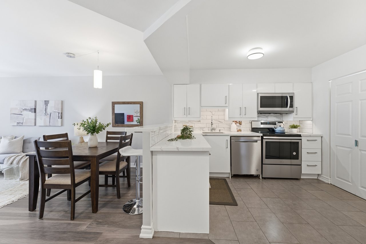 1485 Lakeshore Rd E 511