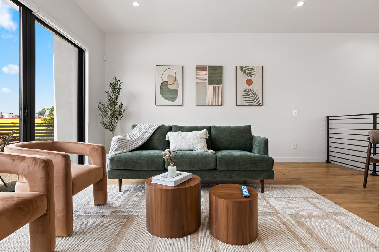 Rooftop Reverie, Laurel Canyon Blvd, 91607