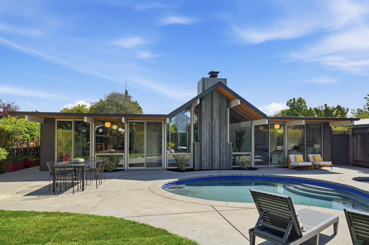 1109 Lorne WAY